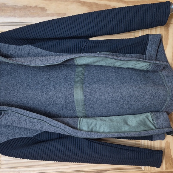 North Face Womens Jacket - Picture 4 of 8